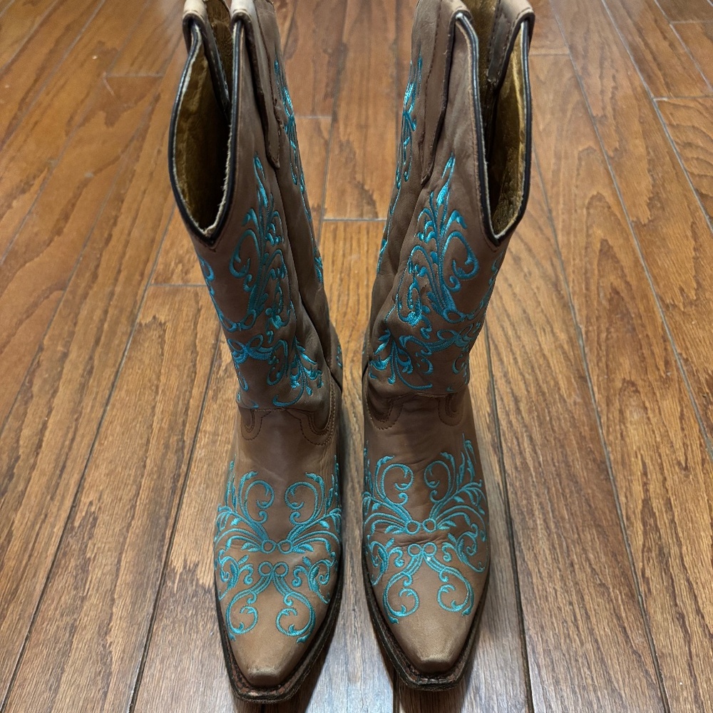 Corral Teens Tan Heeled Leather Boots with teal embroidery Pointed Toe